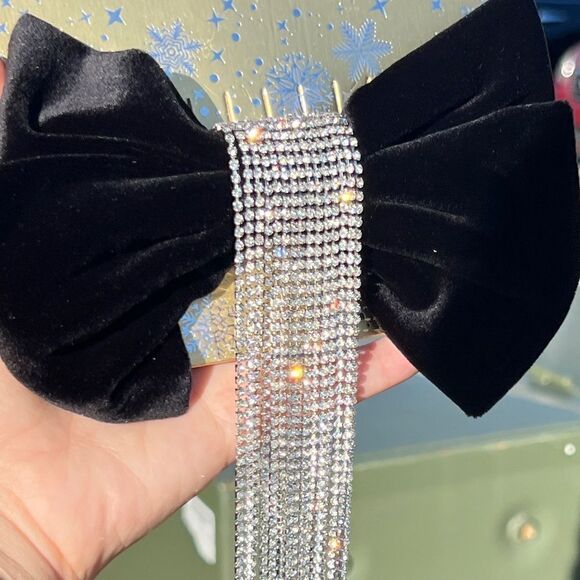Luxury Black Velvet Bow Hair Clip with Rhinestone Fringe - Picture 5 of 8